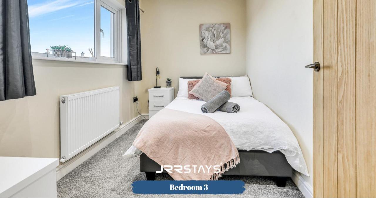 Holiday home - 3 Bedroom, Sleeps 10 Garden - Jrr *
